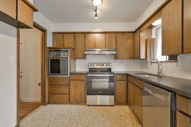 Photo - 1401 SW 60th St