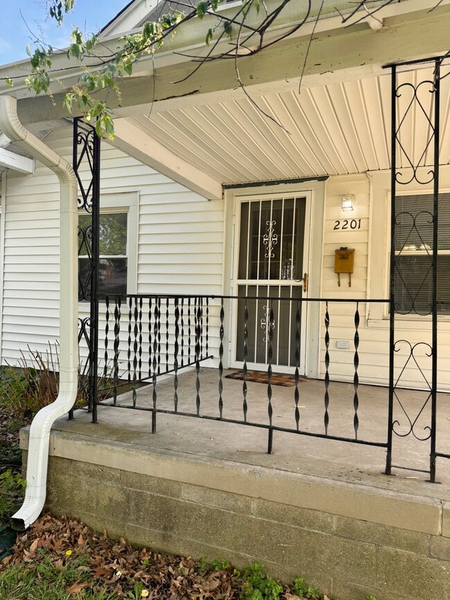 2201 College Ave