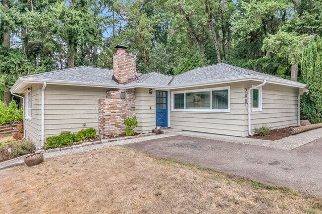 Building Photo - Charming and Cozy 2-Bedroom Home in Steila...
