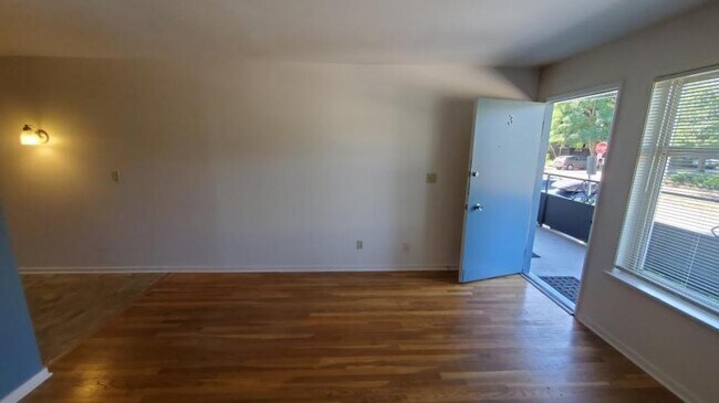 Photo - 1 bedroom in Seattle WA 98105 Unidad 1 bedroom, 1 bath