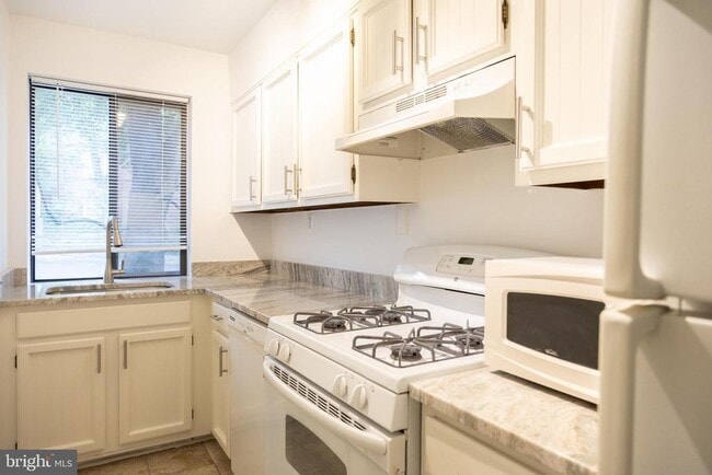 Building Photo - 3815 Davis Pl NW Unit 1