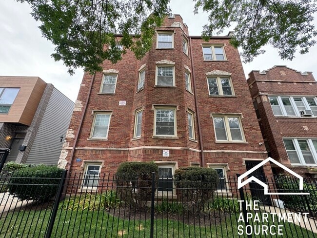 Photo - 2440 N Hamlin Ave Unidad 2B