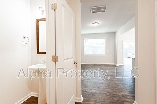 Photo - 17 Apricot Ln