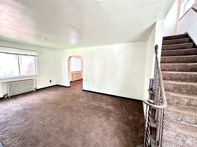 Photo - 2156 Sampson St