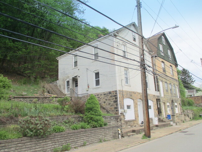 Building Photo - 316 Beaver St Unit 1st Floor Rental