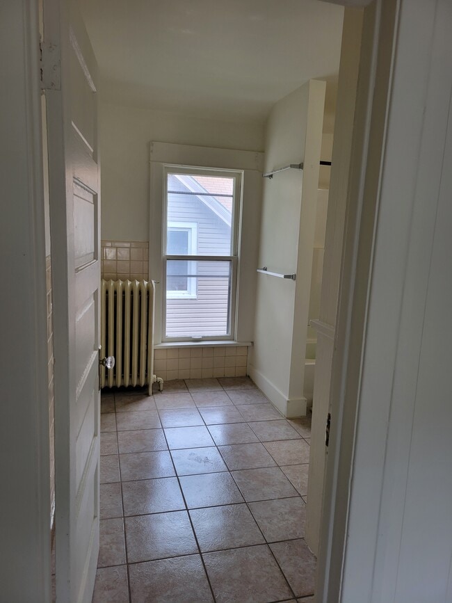 Photo - 744 High St
