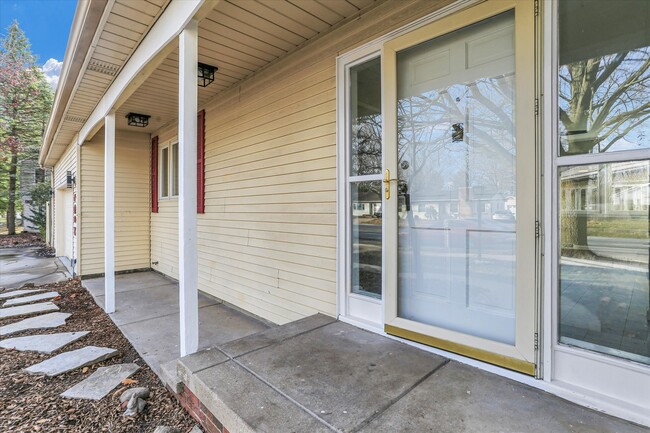 Photo - 1001 S Mattis Ave House
