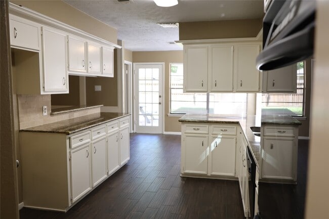 Photo - 2215 Silver Falls Dr