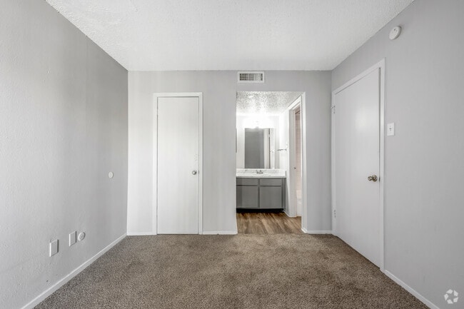 2 BR, 1 BA - 671SF - Primary Bedroom