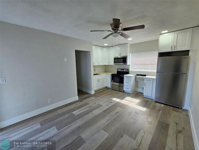 Photo - 421 NW 35th Ct