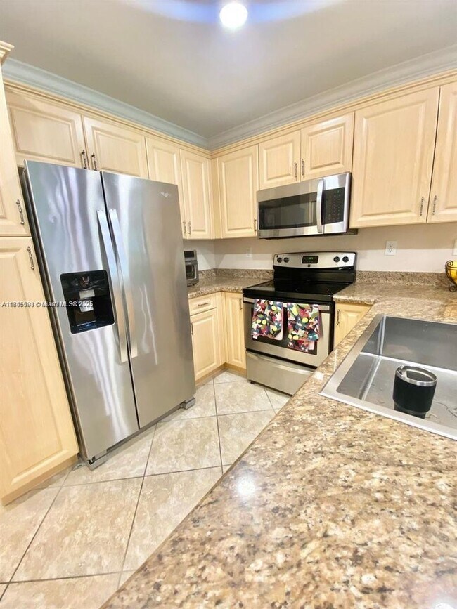 Building Photo - 4935 SW 66th Terrace Rental