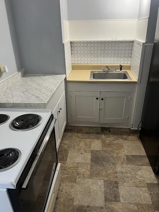 Photo - 1102 N Elm St