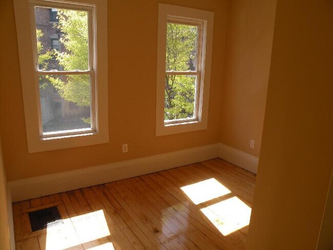 3147 Washington St Unit 2