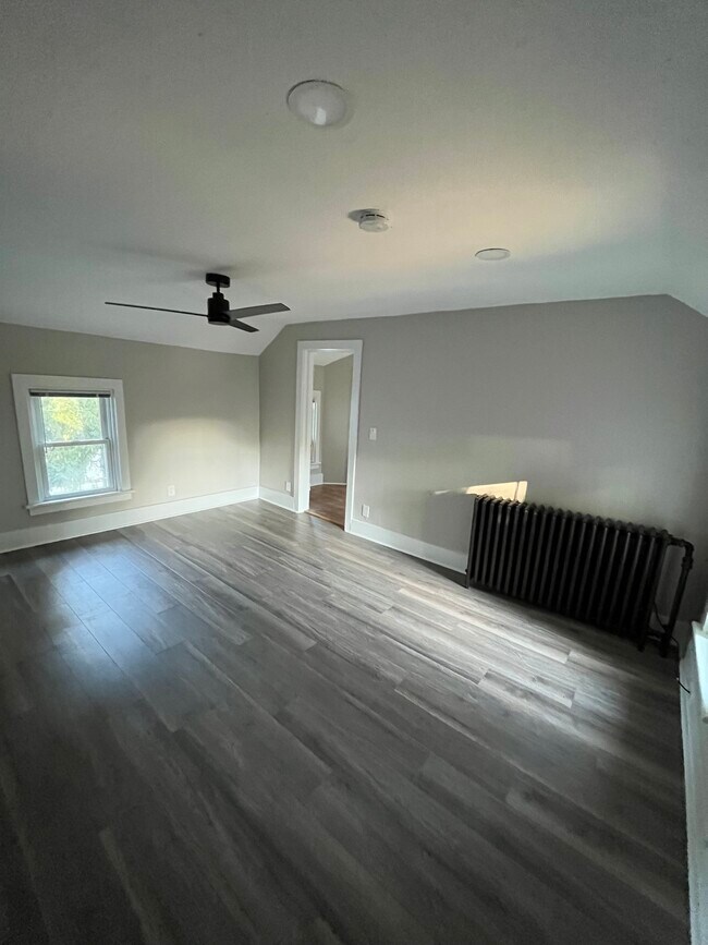 Living room - 1111 Fond du Lac Ave Unit Upper