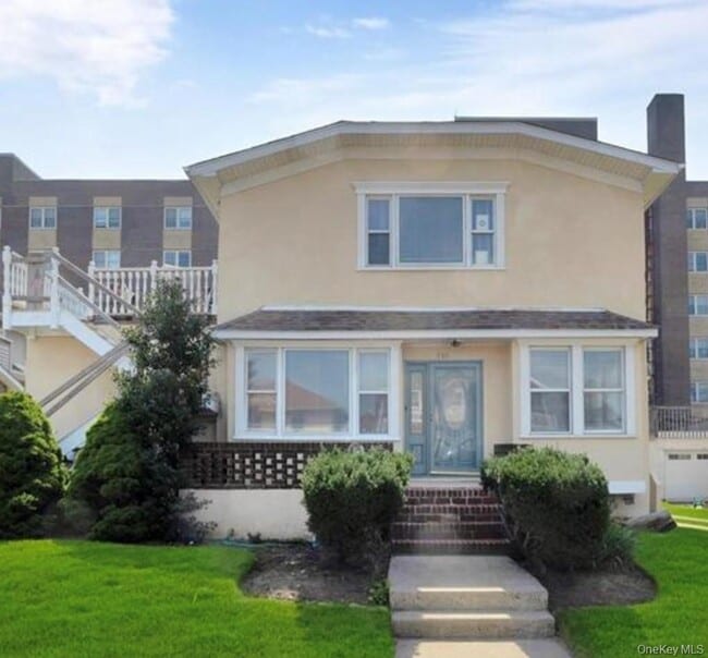 Building Photo - 636 W Penn St Unit 2nd Floor