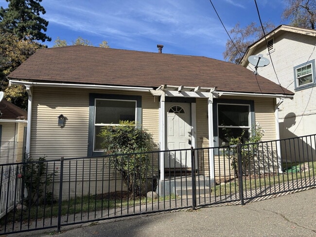 Building Photo - 2-Bedroom cottage for rent near downtown Placerville!