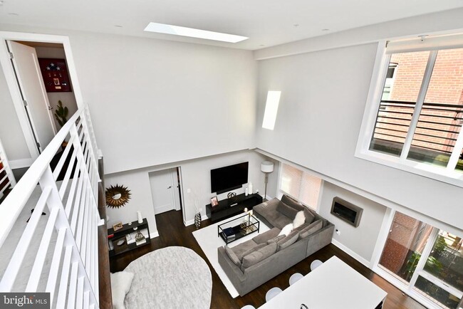 Building Photo - 2012 Kalorama Rd NW Unit 8