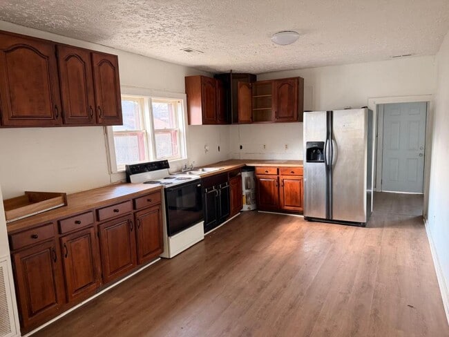 1201 W Baxter Ave