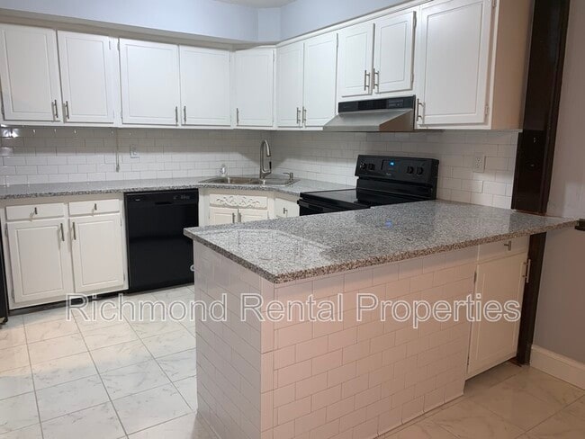 Photo - 4 Skipwith Green Cir
