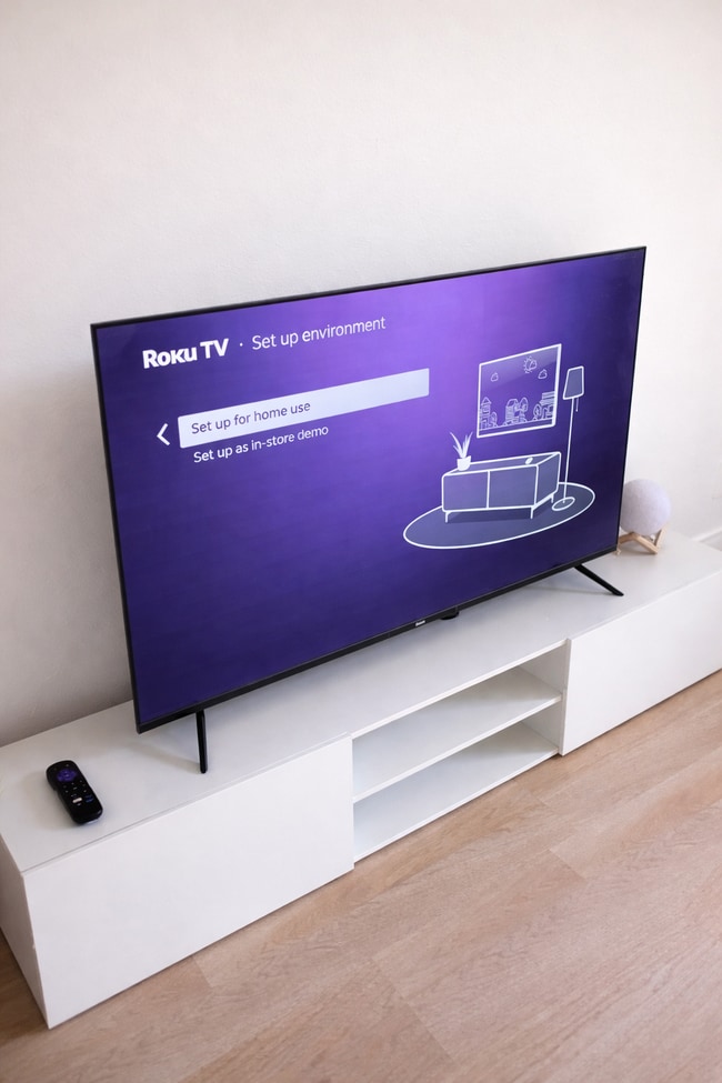 Televisor Roku totalmente nuevo con Netflix, Peacock, Max y más. - 5860 Hazeltine Ave Unidad 10A