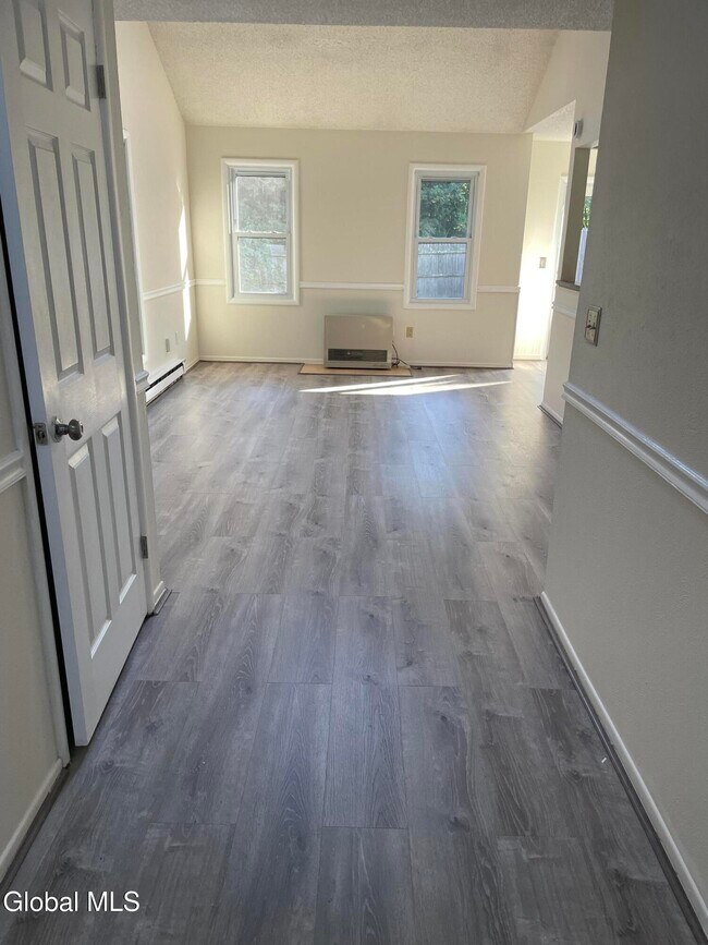 13 Lexington Dr