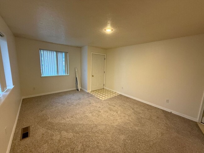 Photo - 180-190 NE 10th St