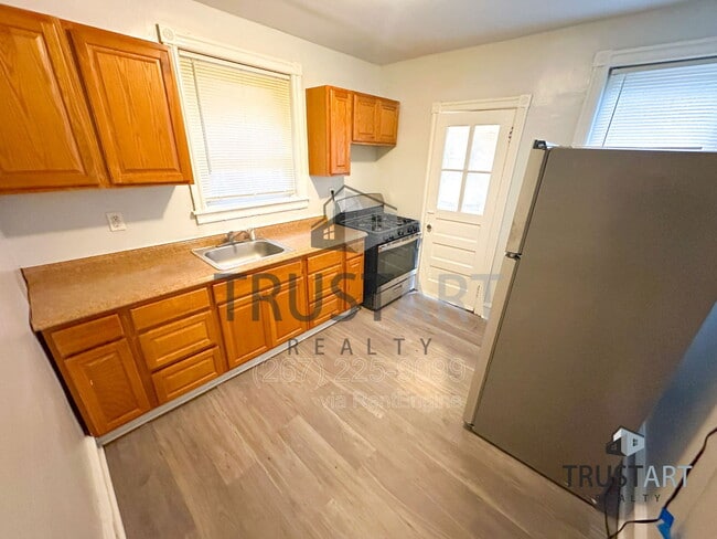 Photo - 217 Sulis St