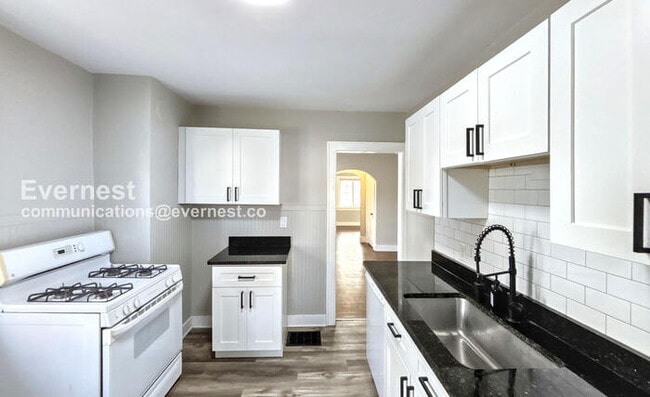 Photo - 464 E Oakland Ave