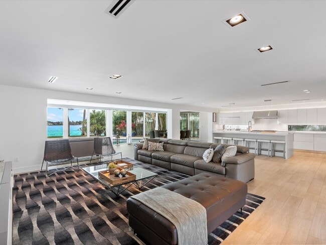 Photo - 714 S Lake Dr