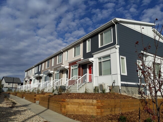 Building Photo - 787-787 Lewis Greens Dr NW Unit 16