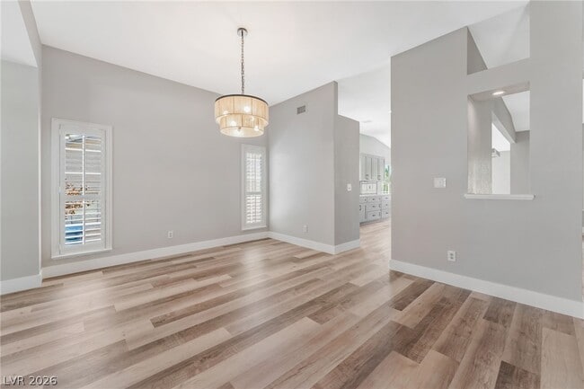 Photo - 5121 Burr Oak Dr