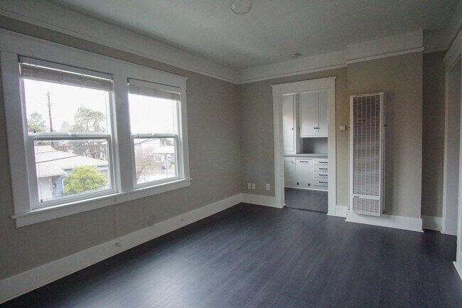 Photo - Top Floor Vintage Studio with Modern Renovations! Unidad 07