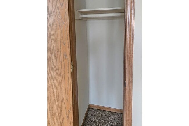 LYNNELLE LANDING APARTMENTS
