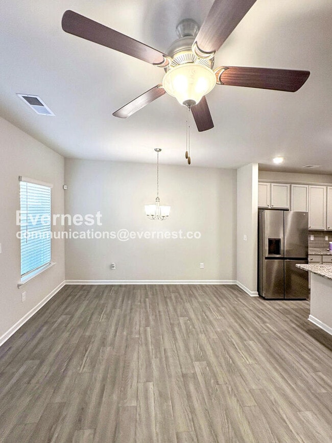 Photo - 585 McWilliams Rd SE