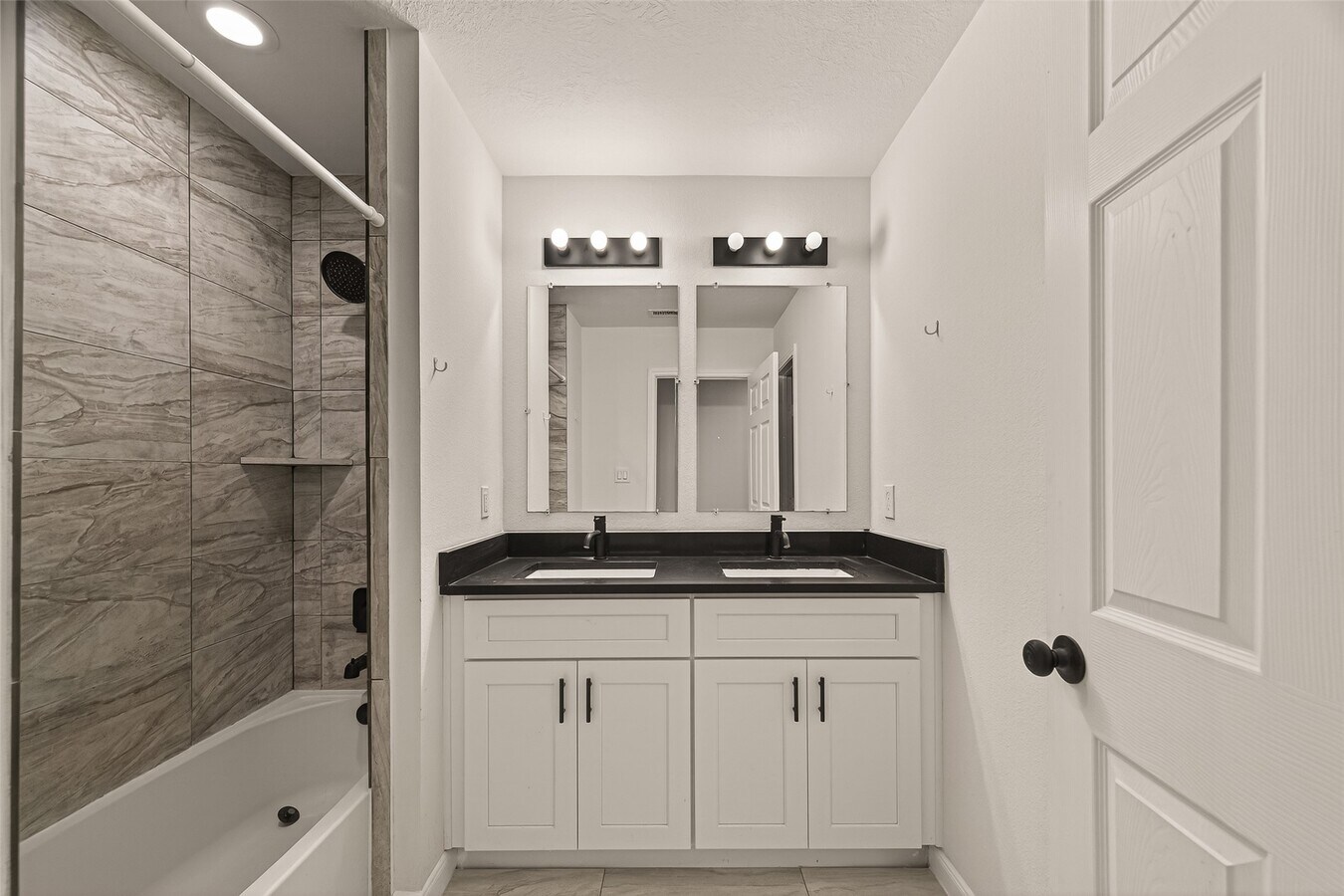 Photo - 4302 Hirsch Rd