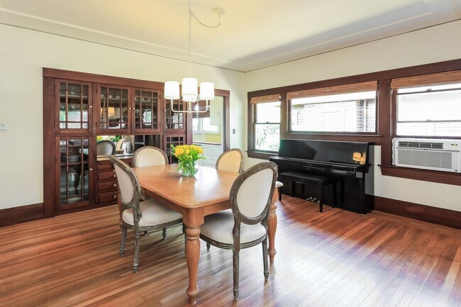 Photo - Furnished 1920 Craftsman Bungalow Available In The Dimond District!