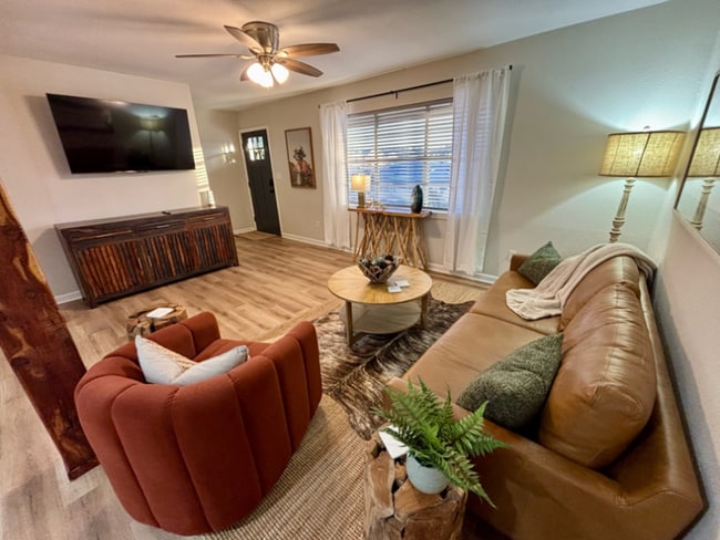 Photo - 1528 E Devine St