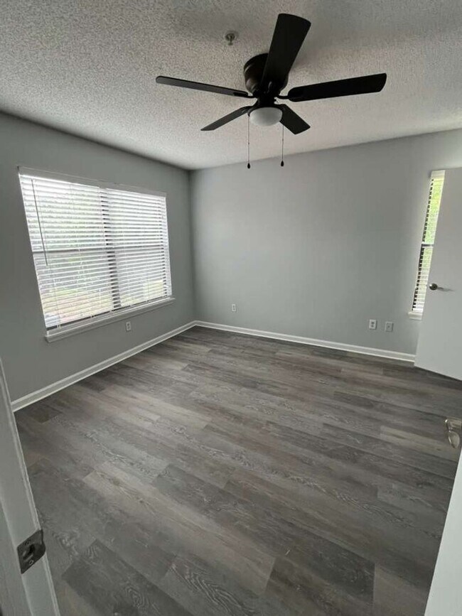 Photo - Cute 2 bedroom 1 bathroom condo! Freshly painted! New flooring!