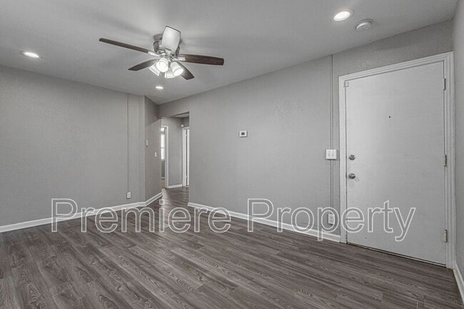 Photo - 10607 E Lexington Ave