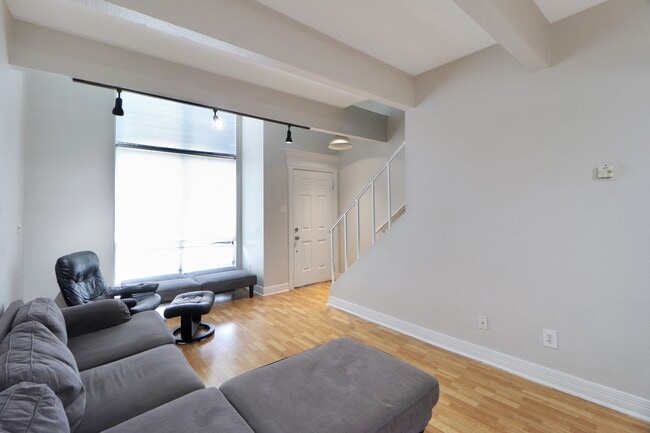 Photo - 5929 Queensloch Dr Unit 104