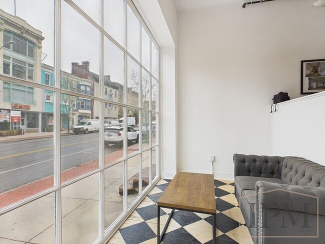 325 W Market St Unidad A