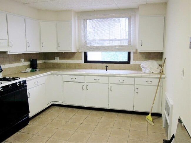 Building Photo - 19 Wesley St Unit 19