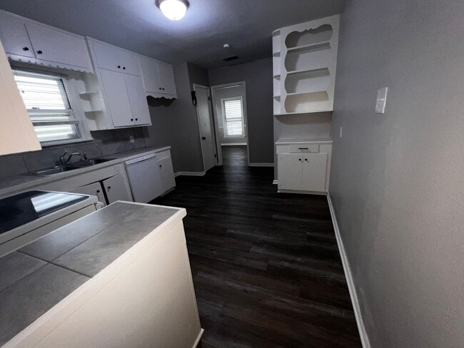 3301 Austin St