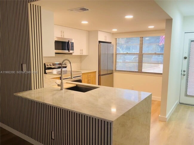 Building Photo - 2402 Antigua Cir Unit H1