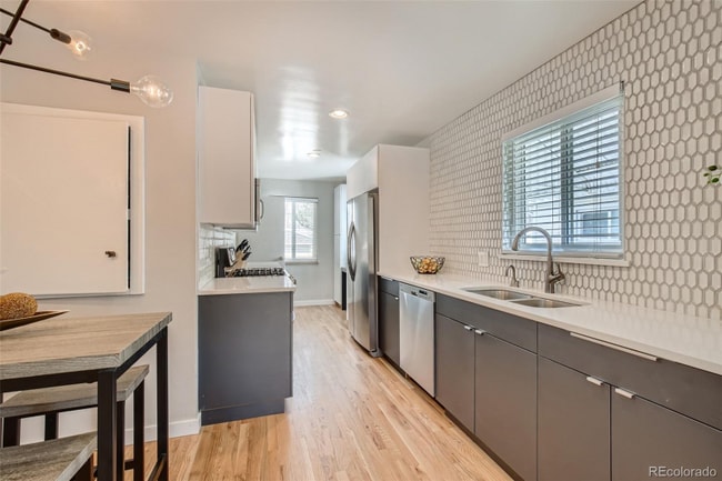 Photo - 2070 Kendall St