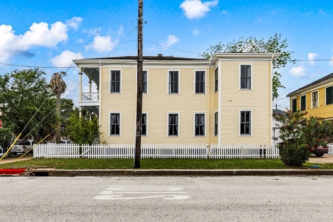 Photo - 2002 Avenue K