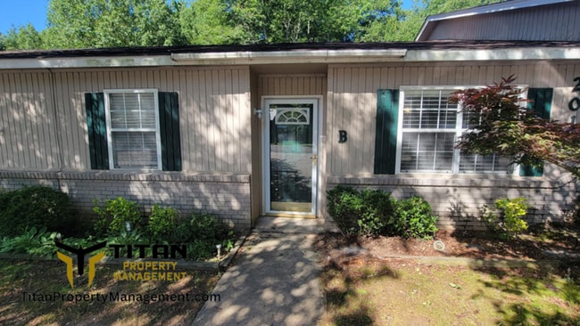 Building Photo - 2 bed/2 bath Apartment Unit 2014 Watts Rd. Apt B