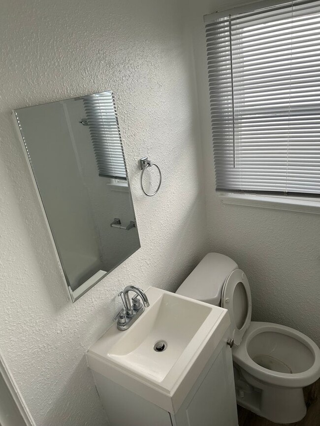 Photo - Evans Apartments