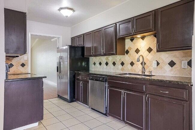Photo - Updated 2 Bed, 2 Bath Townhome in North Dallas