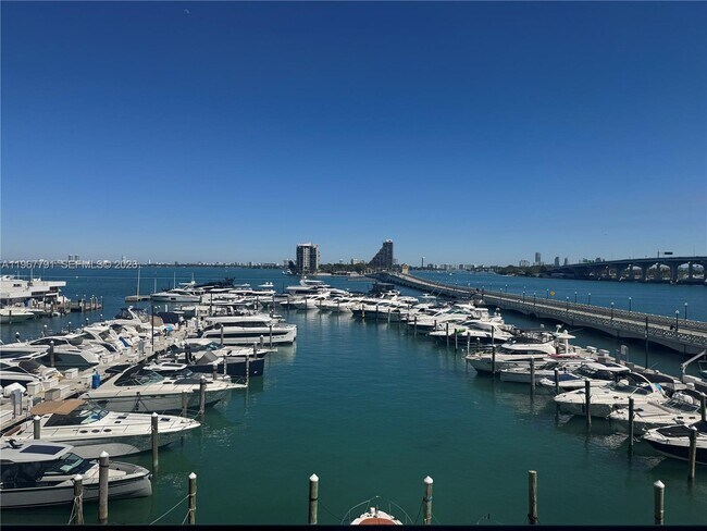 Building Photo - 555 NE 15th St Unit 409